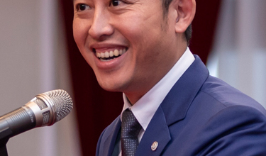 「堅」不認錯！