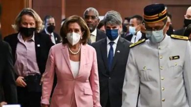 美國議長佩洛西抵達台灣，中國警告災難性後果
