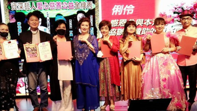 燈光下的舞台人生
