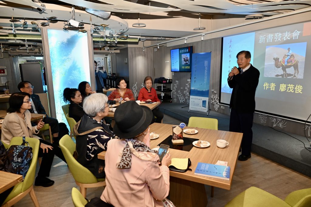 旅美教授廖茂俊今天在台發表其首本新書《尋找記憶中的故事》。林建榮/攝影