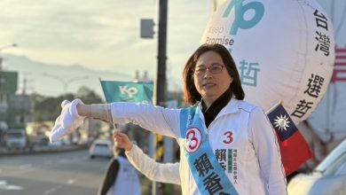 平鎮龍潭立委肉搏戰 賴香伶與劉仁照路口握手拚場