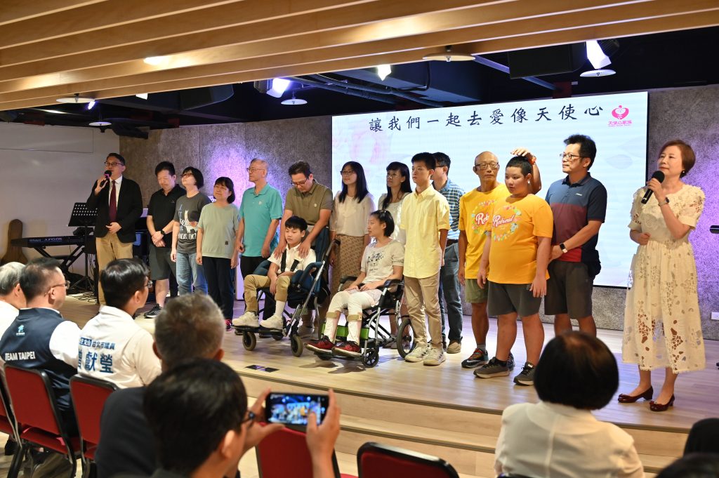 關懷愛奇兒(身心障礙兒)家庭22年的天使心家族基金會,位於台北文山區的「主愛樓」於9月正式落成,5日揭幕,這是基金會服務延展的新起點,提供成人愛奇兒日間服務,支持愛奇兒家庭。為慶祝主愛樓落成,天使心家族誠摯邀請大眾參與11月30日歲末慈善音樂會,與愛奇兒家庭共享喜悅。