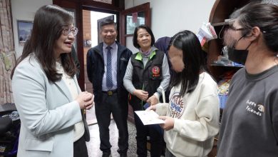 春節前夕送暖　苗檢林檢察長與犯保訪視隨機攻擊案被害人並發放關懷金
