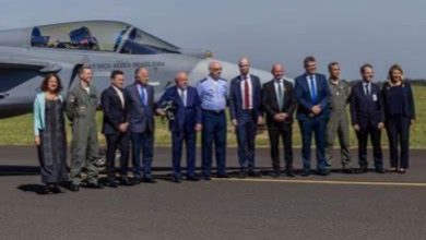巴西首架自製JAS-39E Gripen戰機公開亮相