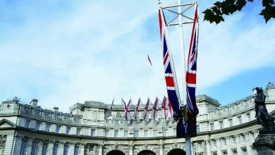 從英國首相宣布辭職看國際外交現實與國內民主困境 從英國首相宣布辭職看國際外交現實與國內民主困境