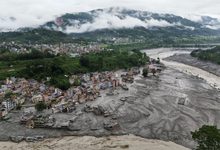 喜馬拉雅山脈朗當利龍峰發生的冰川與山體崩塌的毀滅性山洪與泥石流原因探討！